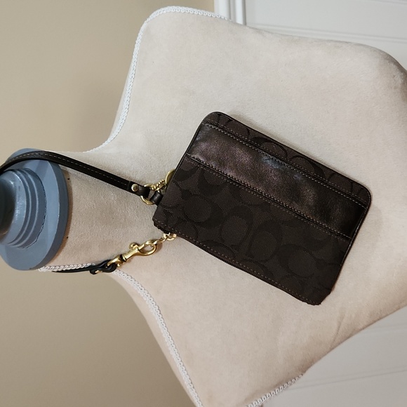 COACH Signature Wristlet Brown G0949-F41637 NWT - Picture 2 of 5